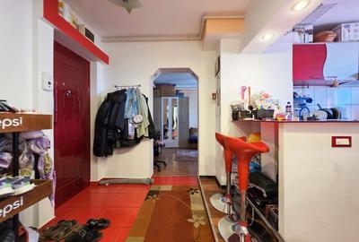 Apartament cu 2 camere de vanzare, mobilat si utilat, centrala pe gaz, zona CET - 4