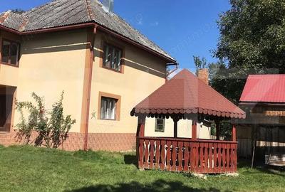 Casă cu 4 camere cu Teren 2432 Mp în Central - 1