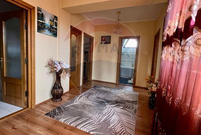 Casa de vanzare cu 280 mp si teren 1100 mp in Arcasilor Galati - 12
