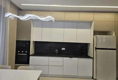 Garsonieră decomandată în Titan