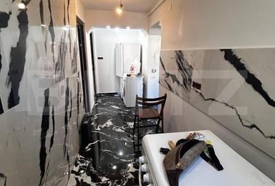 Apartament cu 3 camere, decomandat, etaj 2, zona 9 Mai - 2