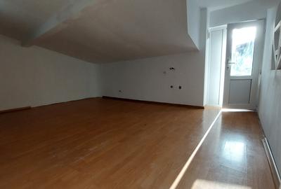 Casă cu 4 camere cu Teren 145 Mp în Unirii - 3