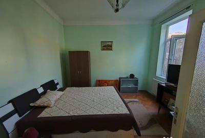 Casă cu 2 camere cu Teren 150 Mp în Moșilor - 1