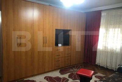 Apartament cu 4 camere semidecomandat, mobilat în Micro 14 - 2