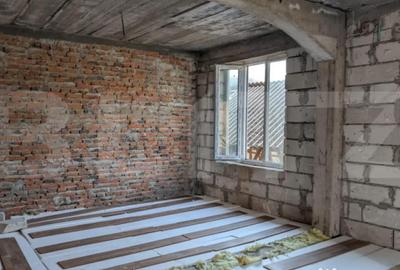 Casă cu 7 camere cu Teren 1656 Mp în Central - 9