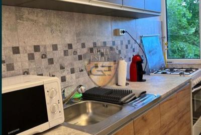 Apartament cu 3 camere în Km 4 - 2