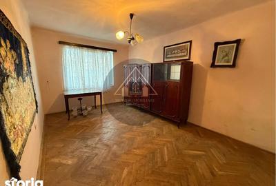 Casă cu 5 camere cu Teren 662 Mp în Central - 1