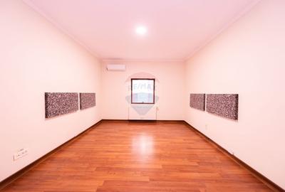 Apartament cu 3 camere semidecomandat în Central - 3