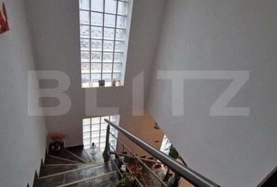 Casa de vanzare Podul Olt, zona centrala deosebita - 2