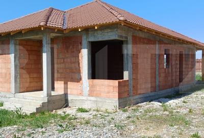 Casa la rosu 4 camere, 105 mp, 5 ari teren, zona Sigmir - 1