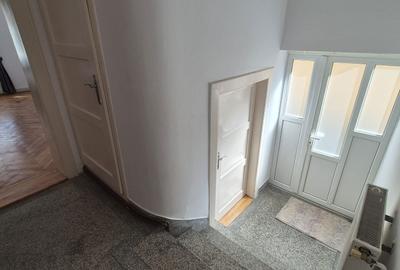 Apartament cu 2 camere decomandat în Lotrioara