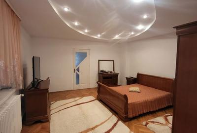 Casă cu 5 camere cu Teren 830 Mp în Central