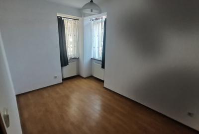 Casă cu 8 camere cu Canalizare în Lacul Tei - 12