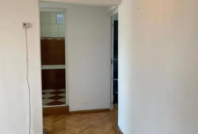 Apartament cu 2 camere decomandat, mobilat în Republicii