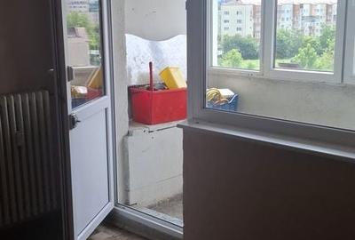 Apartament cu 2 camere semidecomandat în Centrul Civic