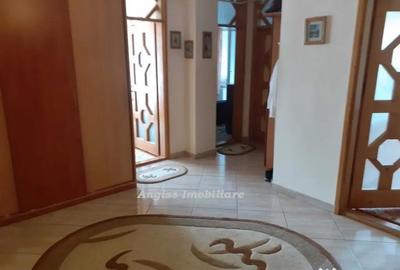 Apartament cu 3 camere decomandat în Central - 1