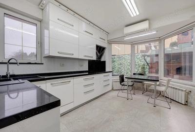 Casă cu 6 camere cu Teren 1000 Mp în Central