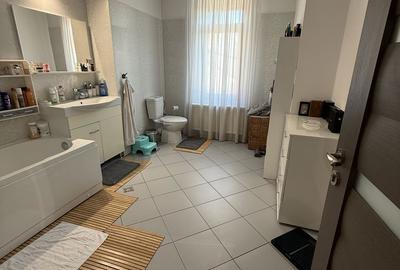 Casă cu 4 camere cu Teren 293 Mp în Piața Centrală - 8