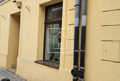 Spatiu comercial renovat, vitrine stradale, ultracentral Sibiu - 11
