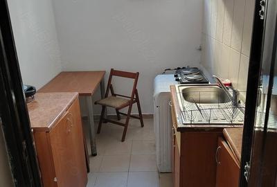 Garsonieră decomandată în P-ța Universității - 3