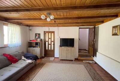 Casă cu 4 camere în Râșca