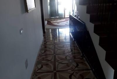 Casă individuală cu 7 camere cu Canalizare în Fundeni - 31