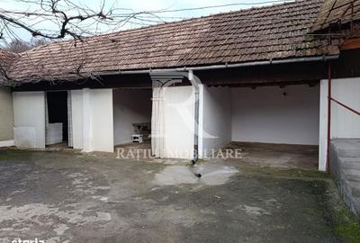 Casă cu 4 camere în Băile 1 Mai - 2