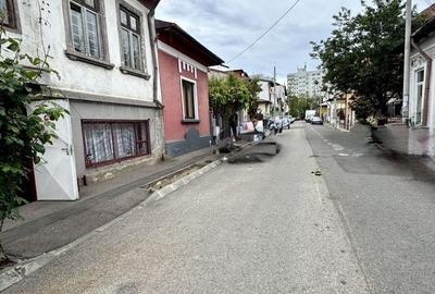 Casă individuală cu 6 camere cu Canalizare în Titulescu - 5