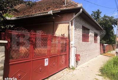 Casă cu 4 camere cu Teren 15277 Mp în Central - 2
