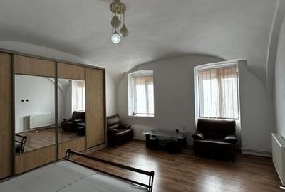 Apartament 3 Camere De Inchiriat Boul Rosu - 2