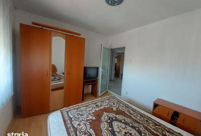 Apartament cu 3 camere decomandat în Micro 4 - 4
