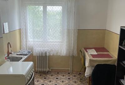 Apartament cu 3 camere semidecomandat, mobilat în Rogerius - 2