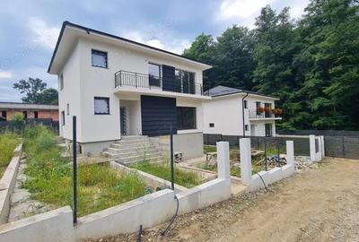 Casă cu Teren 345 Mp în Central