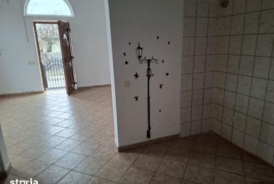 Casă cu 4 camere cu Teren 234 Mp în Central - 10