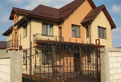 Casă cu 6 camere în Central