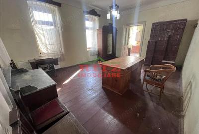 Casă cu 3 camere cu Teren 1623 Mp în Central - 17