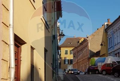 Apartament cu 3 camere de vanzare pe Str.Tribunei - 23