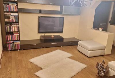 IANCA-De vanzare apartament cu 3 camere, foarte spa?ios, 80 mp, etaj 1 - 1