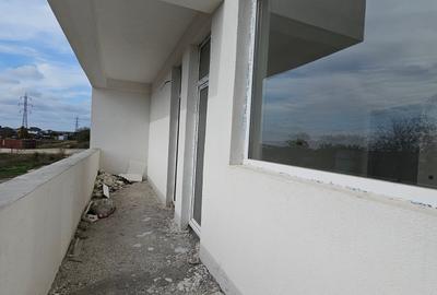 Apartament cu 3 camere decomandat în Km 5 - 6