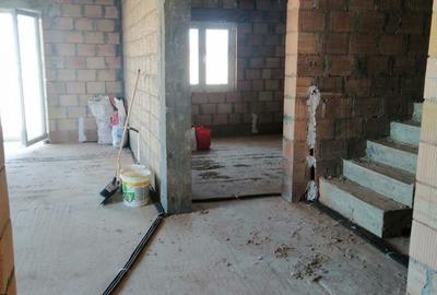 Casă cu 4 camere în Vulcan