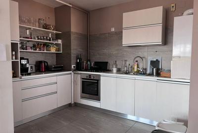 Apartament cu 4 camere decomandat în Unirii - 11