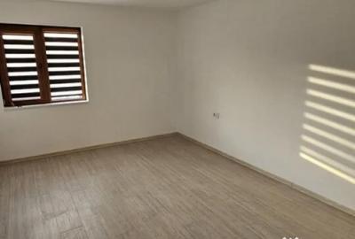 Casă cu 3 camere cu Teren 1720 Mp în Băicoi - 5