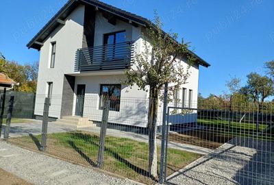 Casă cu 4 camere cu Teren 540 Mp în Central - 9