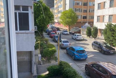 Garsonieră decomandată în CET - 10