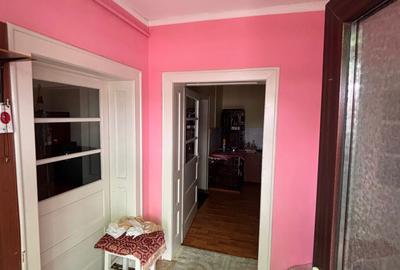 Casă cu 4 camere în Central - 1