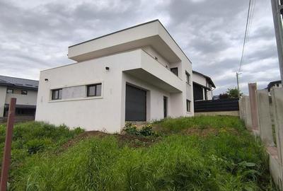 Casă cu 5 camere cu Teren 445 Mp în Cug - 1