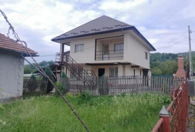 Casă cu 5 camere cu Teren 1400 Mp în Stâlpeni - 4