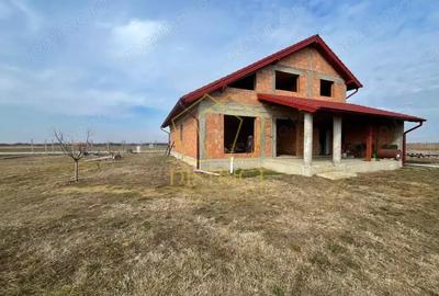 Casa individuala cu 4 camere la ro?u | Mosnita Veche