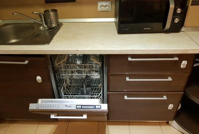 Apartament cu 3 camere decomandat în Tei