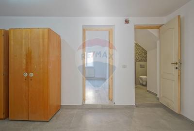 Casă cu 10 camere cu Teren 340 Mp în Florilor - 25